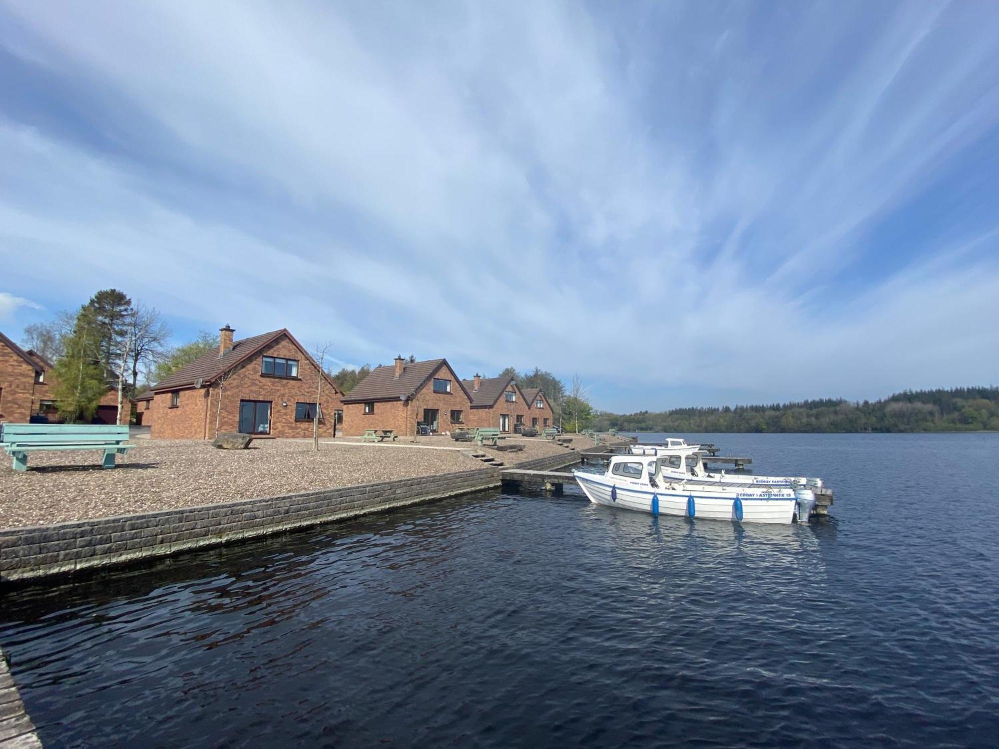 Tullybay Holiday Lodges Enniskillen Exterior photo