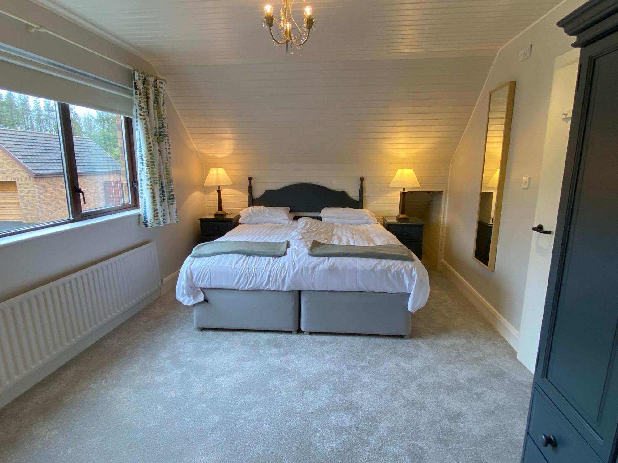 Tullybay Holiday Lodges Enniskillen Exterior photo